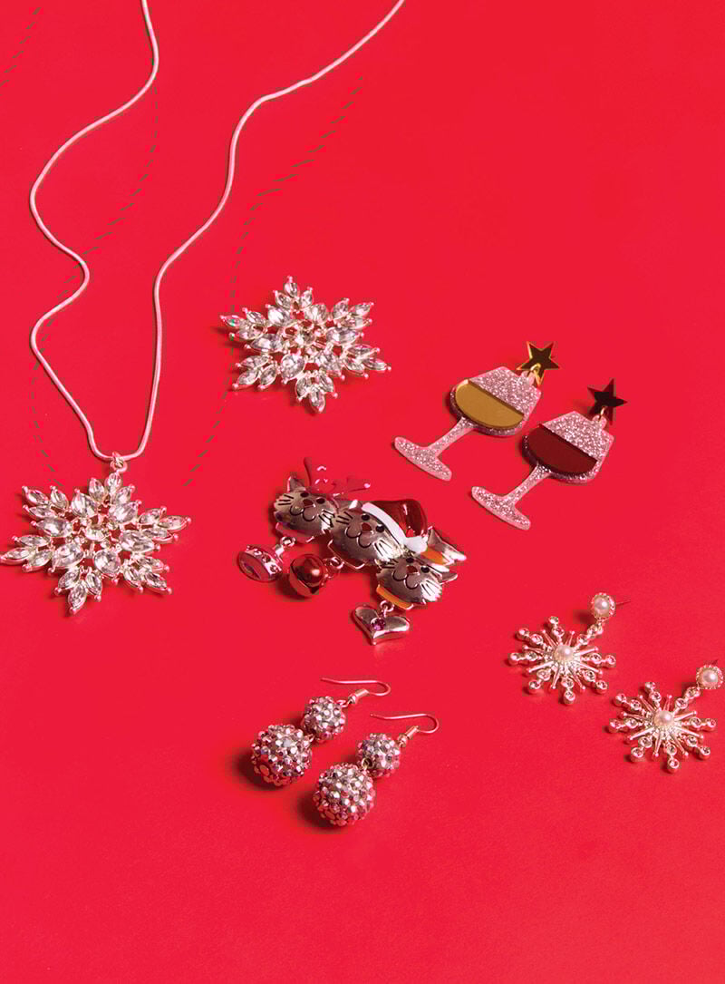 ADD EXTRA SPARKLE WITH CHRISTMAS ACCESSORIES