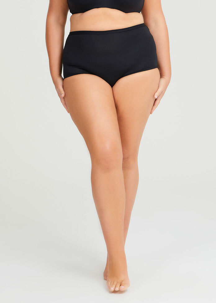 Plus size period proof undies: Fashion brand hailed for launching