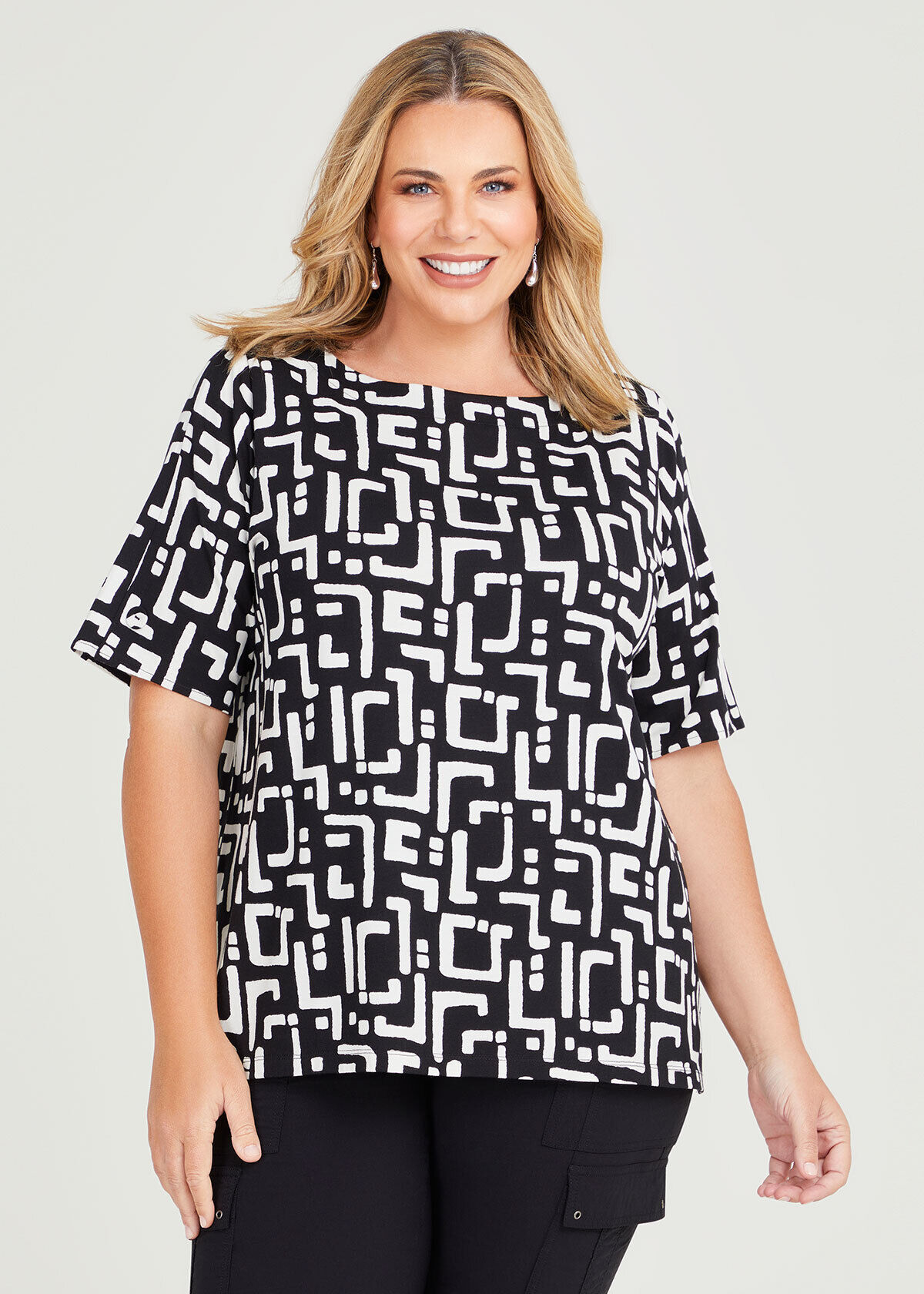Black and white plus size cheap tops