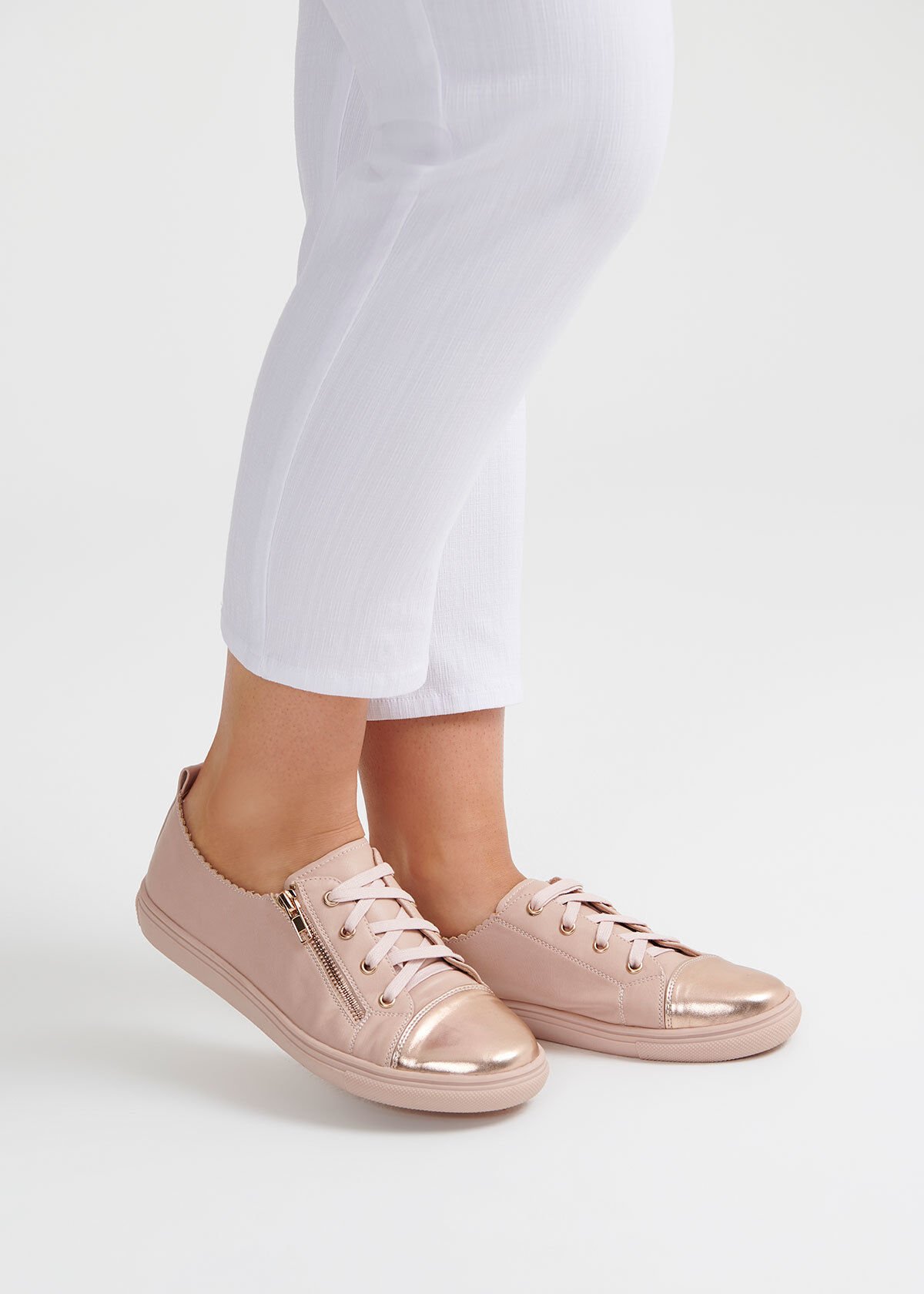 Leah 2025 casual sneaker