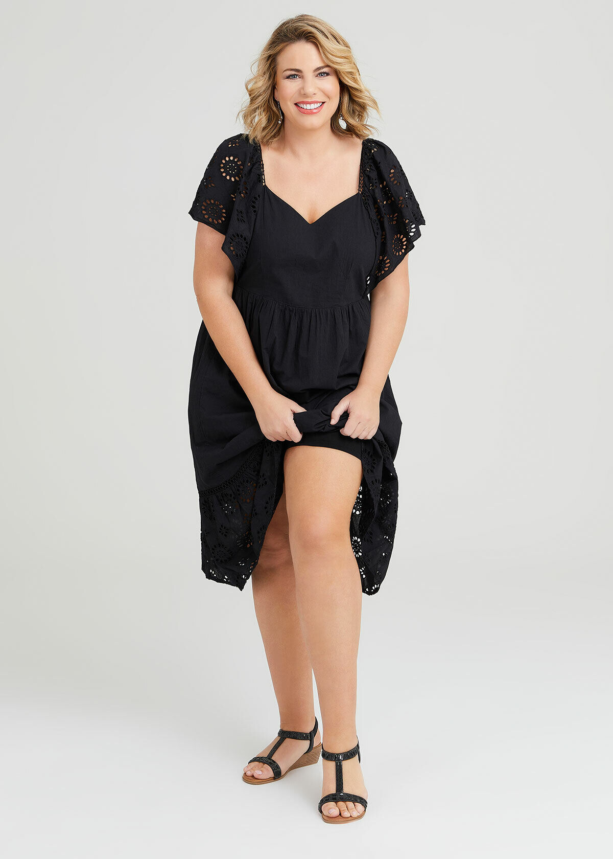 Plus size black dress hot sale canada