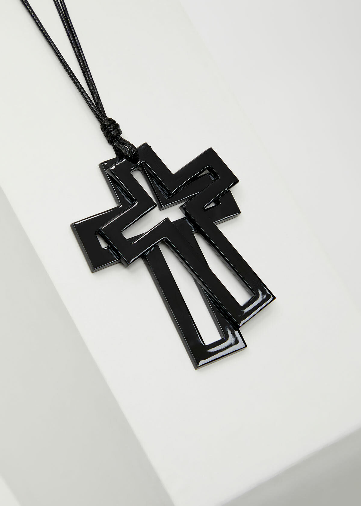 Resin top cross necklace