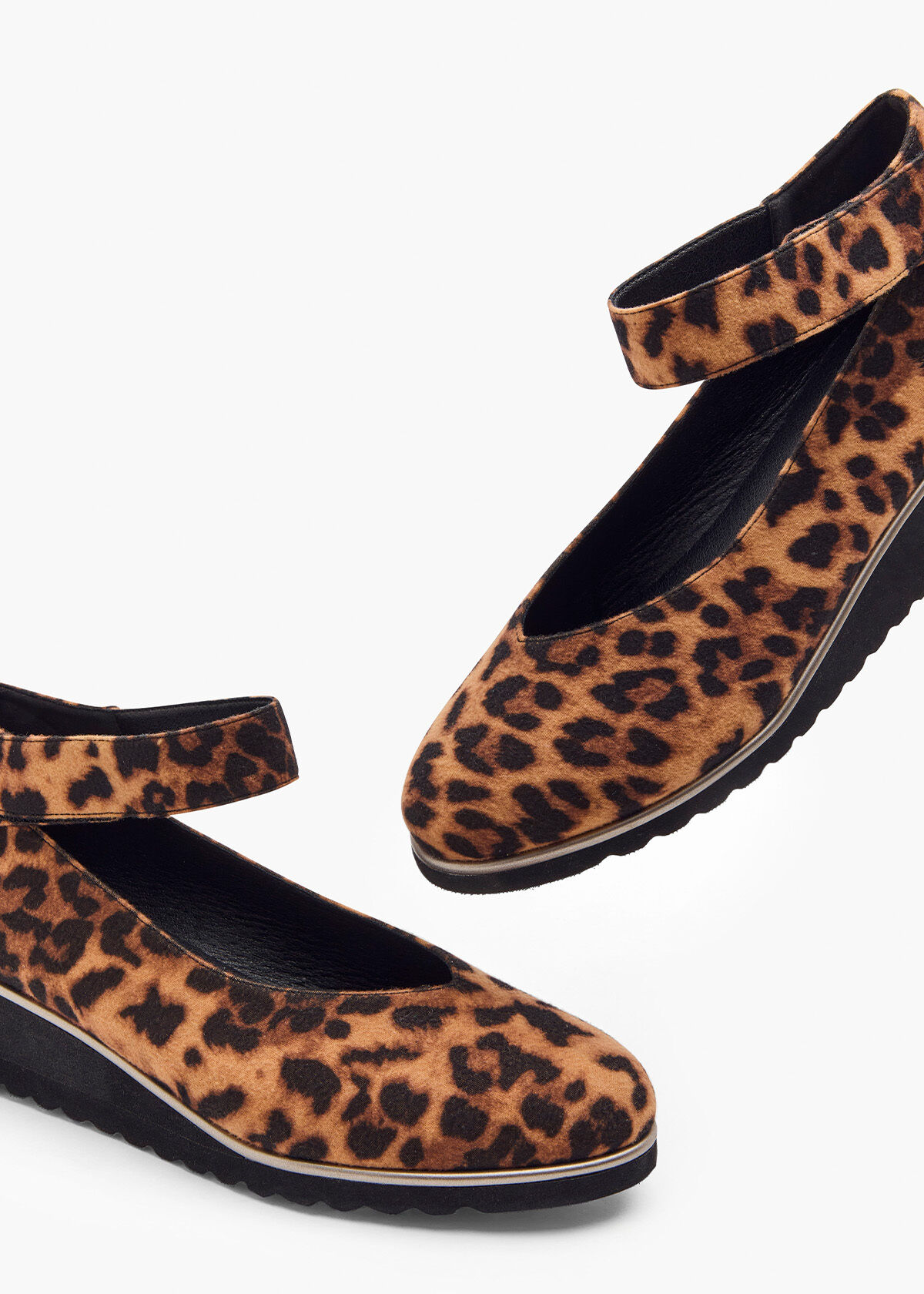 Wedge court shoes with ankle strap 2025