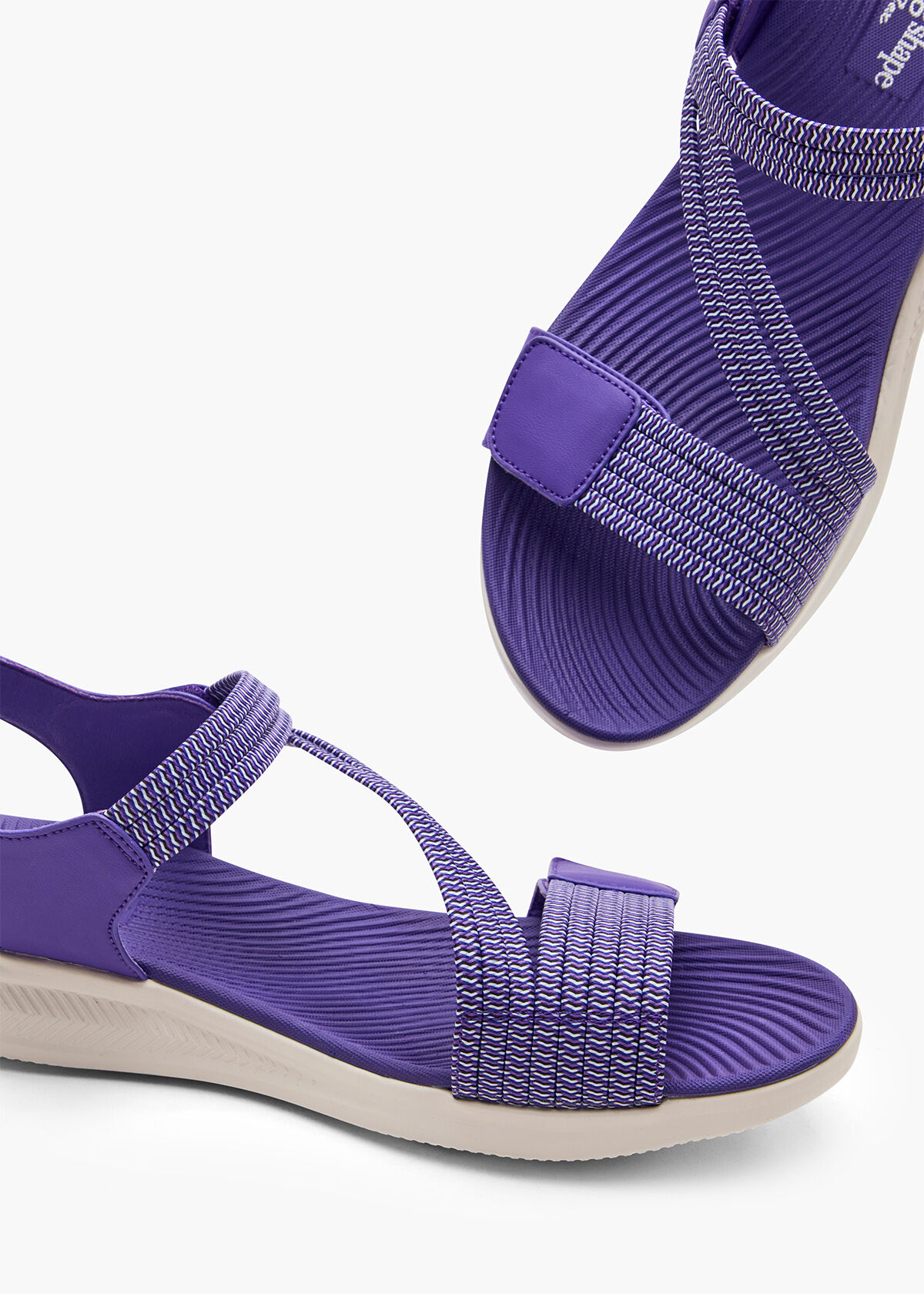 Pretty and comfortable sandals online