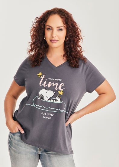 Plus Size Peanuts Snoopy V-neck T-shirt