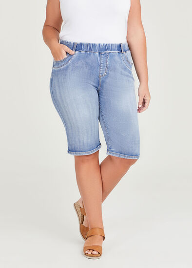 I'm a plus size fashion stylist - the best denim shorts, tops & dresses for  summer, regardless of your apron tum