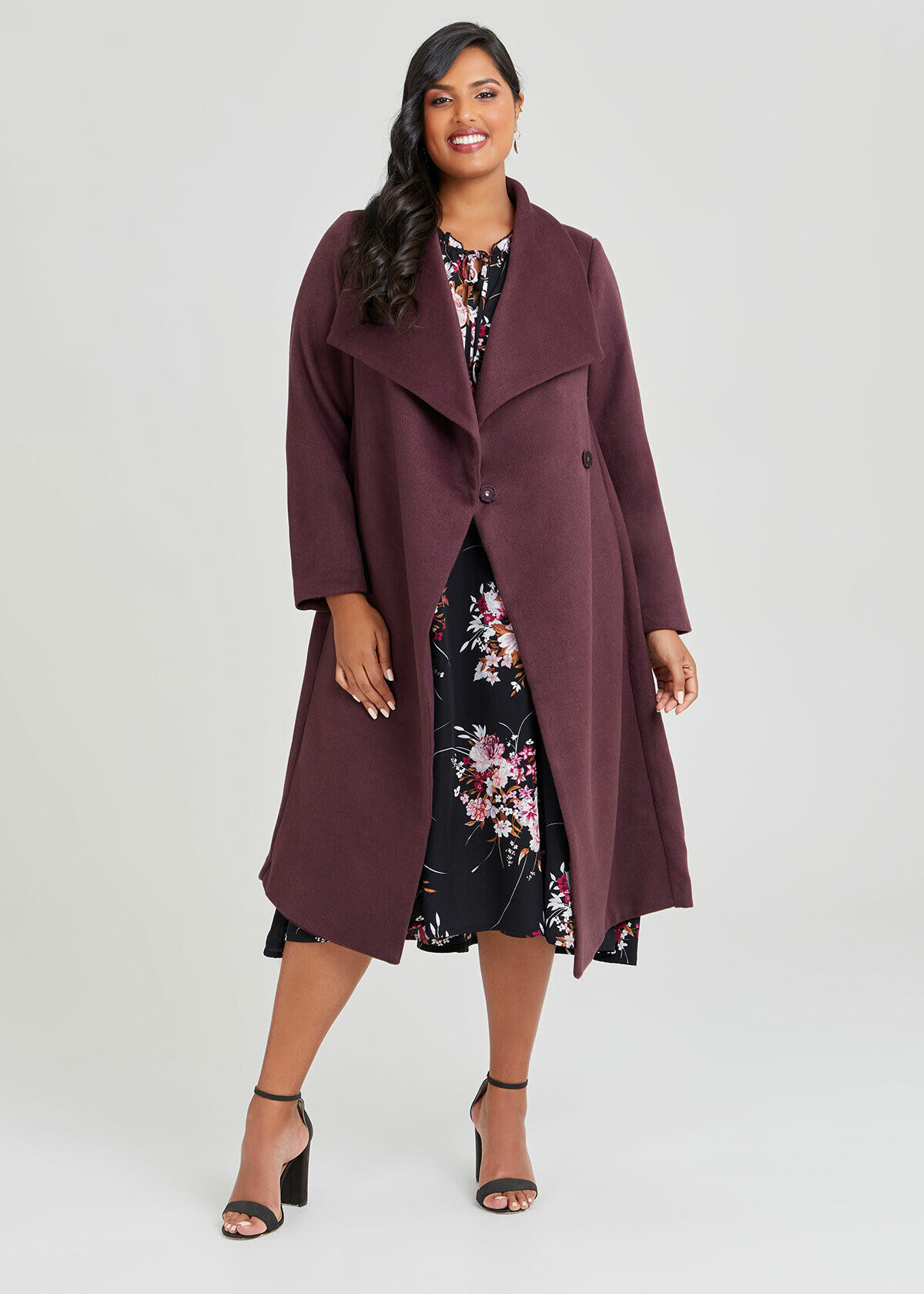 Shop Chelsea Floral Maxi Dress in 