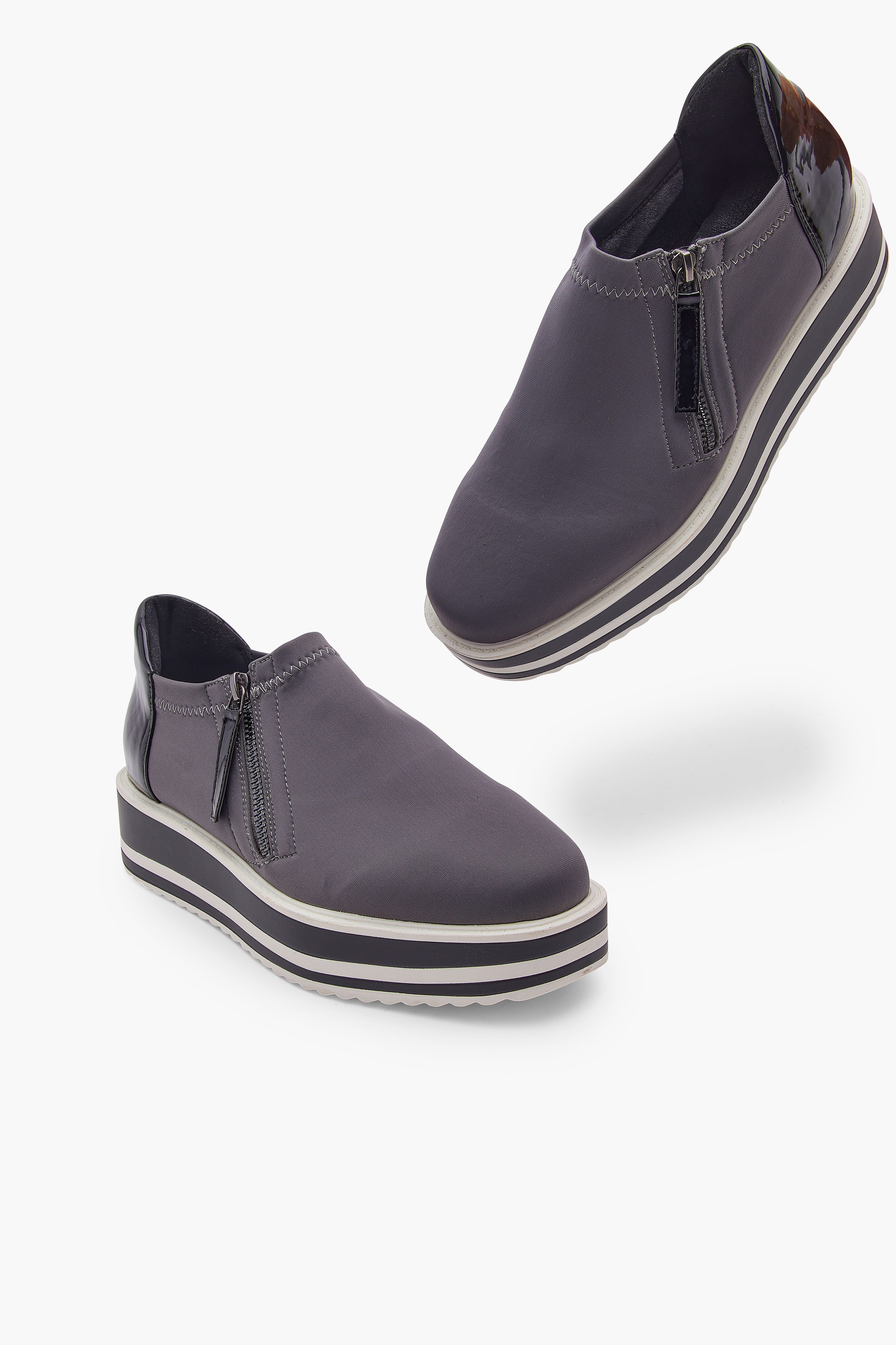 Mens side outlet zip shoes