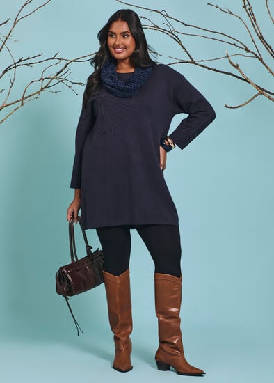 Plus Size Flower Applique Knit Tunic