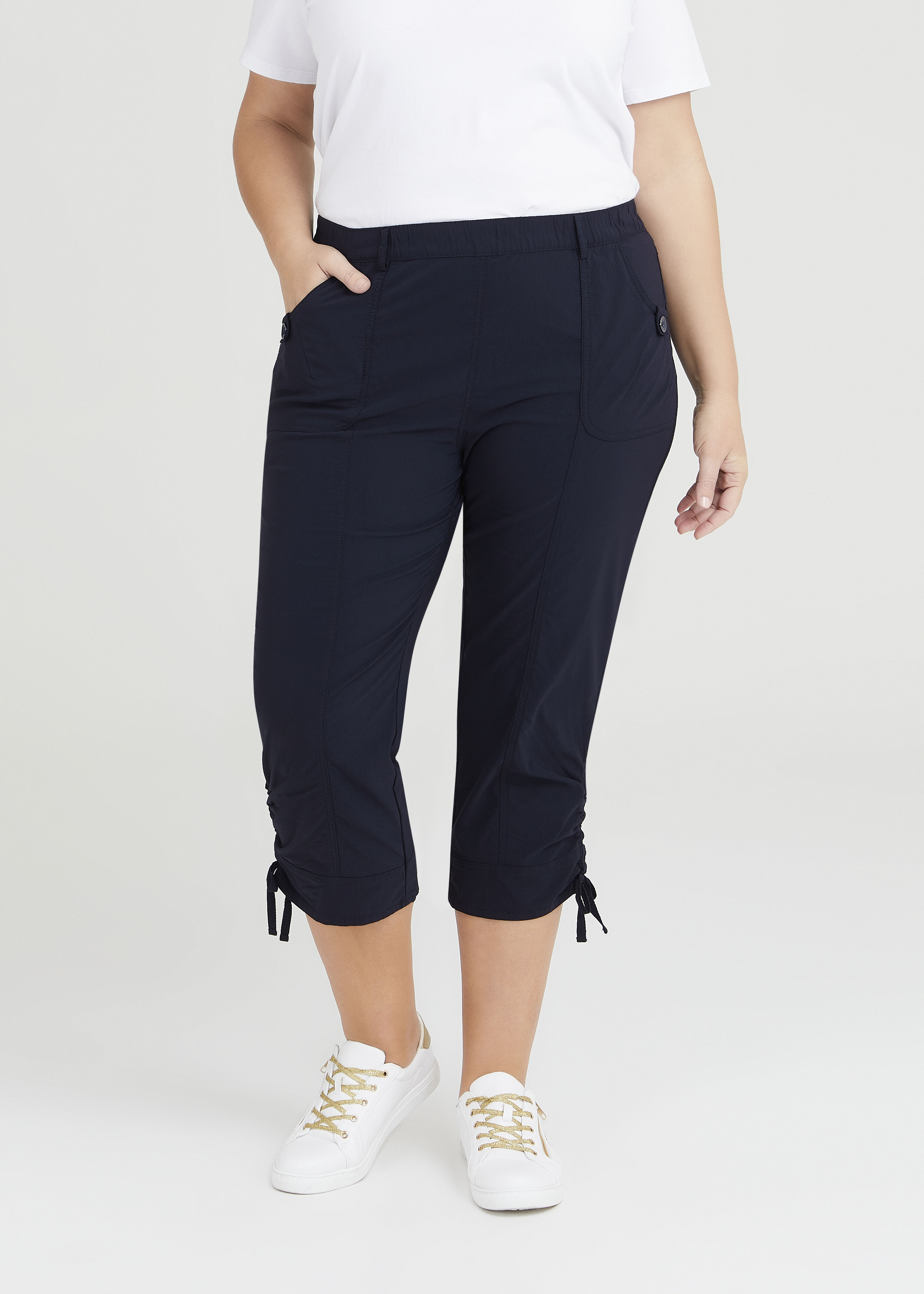 Skratta Svea 3/4 Pant - Shorts Women's | Buy online | Alpinetrek.co.uk