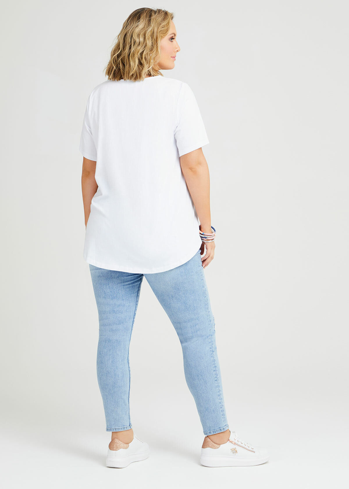 Organic V-neck Swing Basic Tee in White 