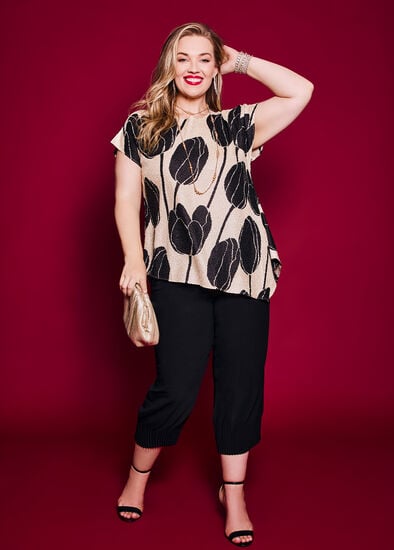 Plus Size Pleat Hem Crop Pant
