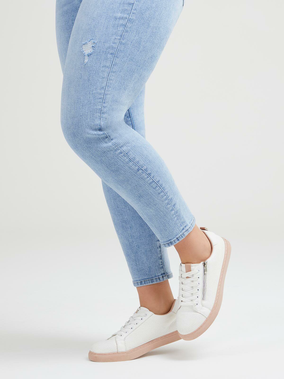 Essential sneakers store